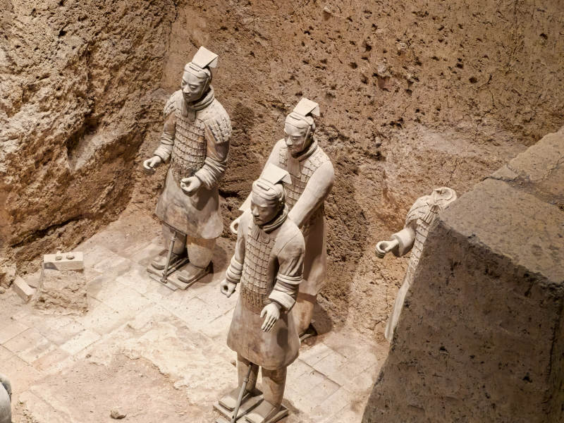 兵马俑坑内陶俑列阵图片