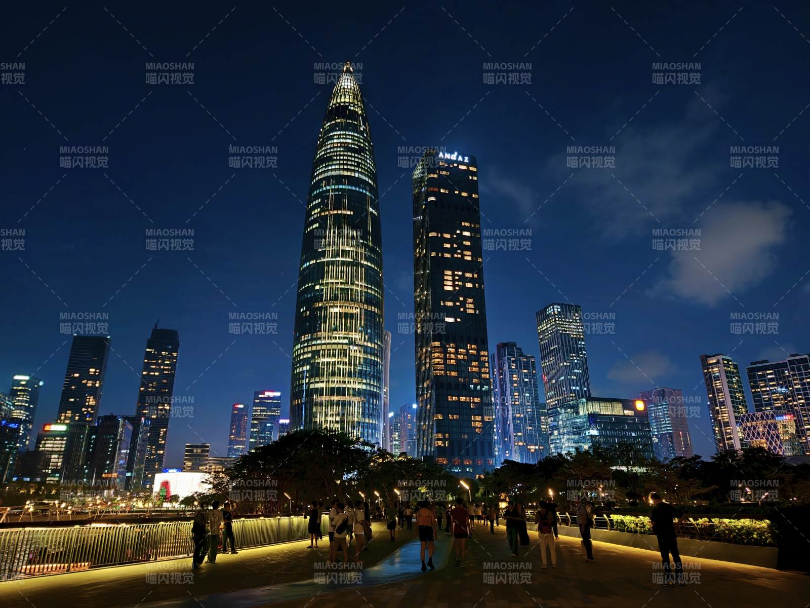 夜景摩天楼群 灯火辉煌图片