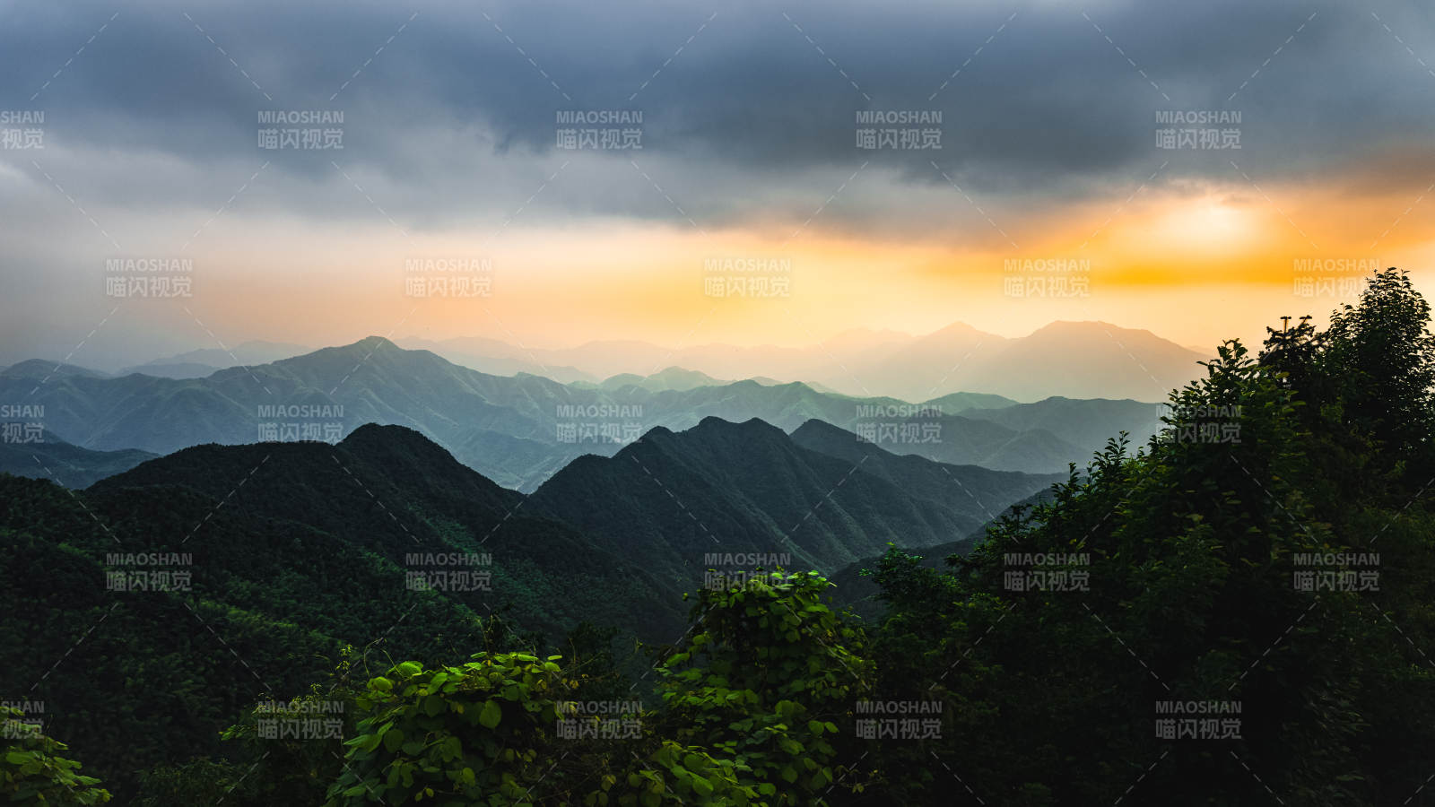 富阳安顶山 暮色山峦 云霞染天际图片