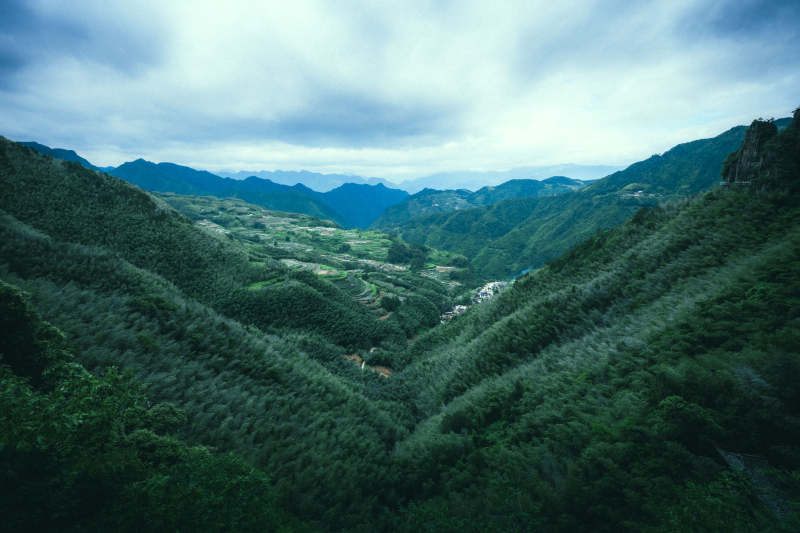 青山叠翠 云谷幽深图片