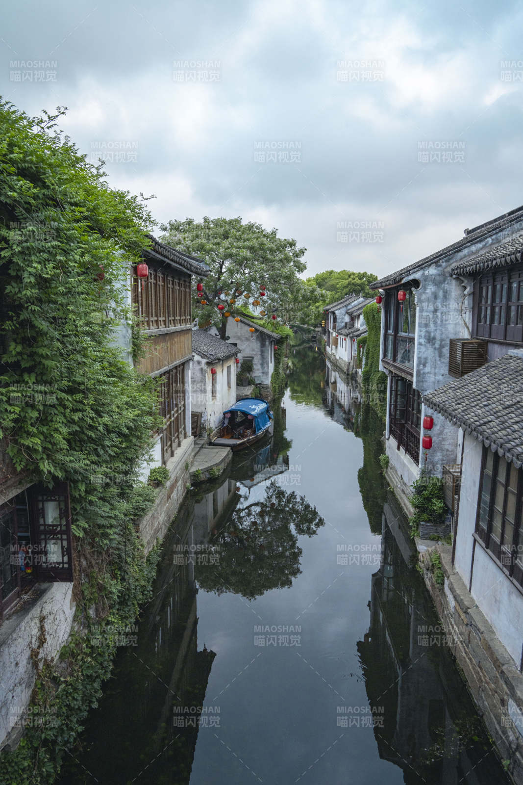 苏州周庄江南水乡 古巷静流图片