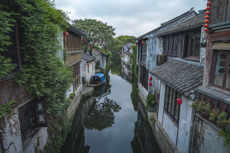 苏州周庄江南水乡古巷静流图片