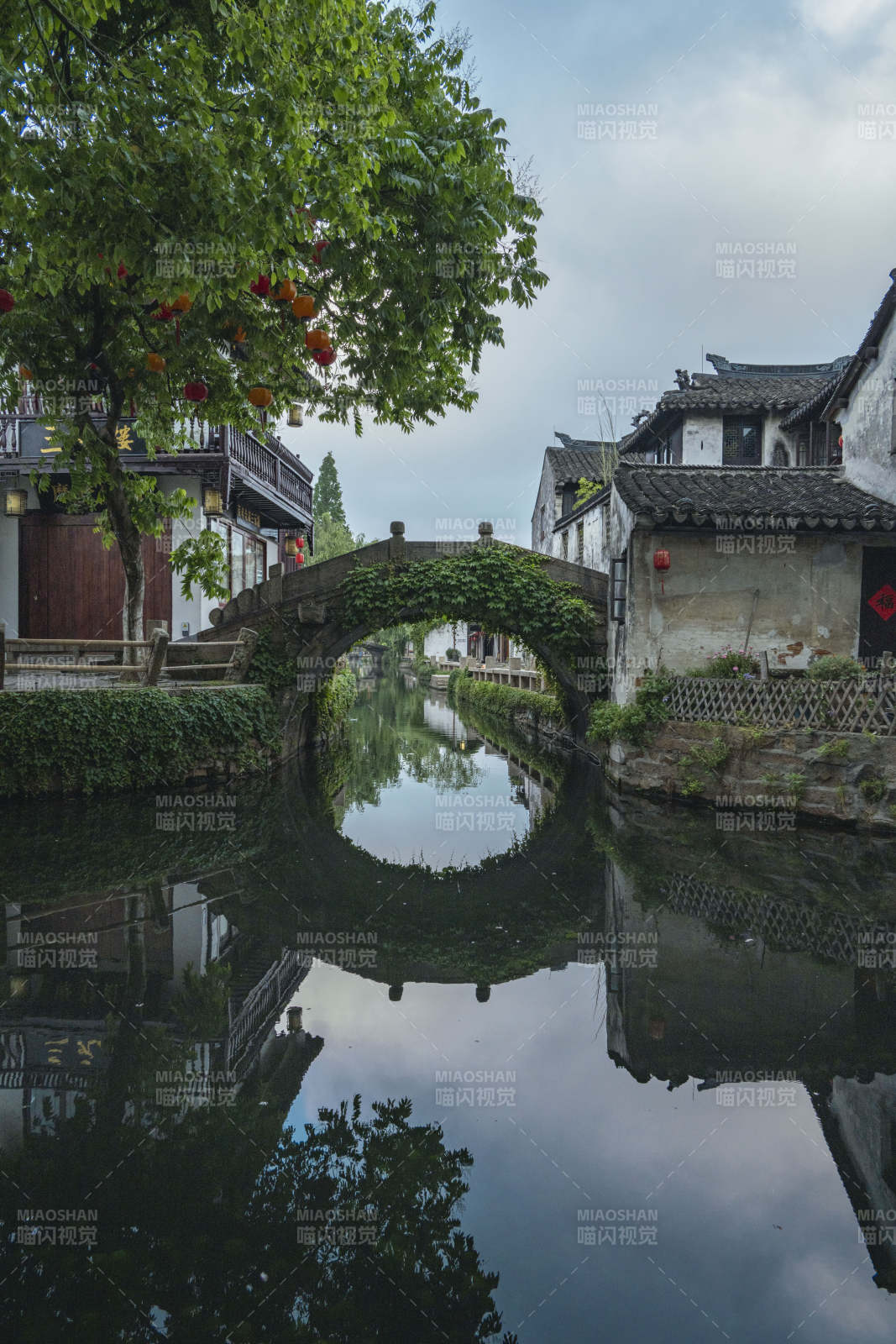 苏州周庄水乡古桥 倒影如画图片