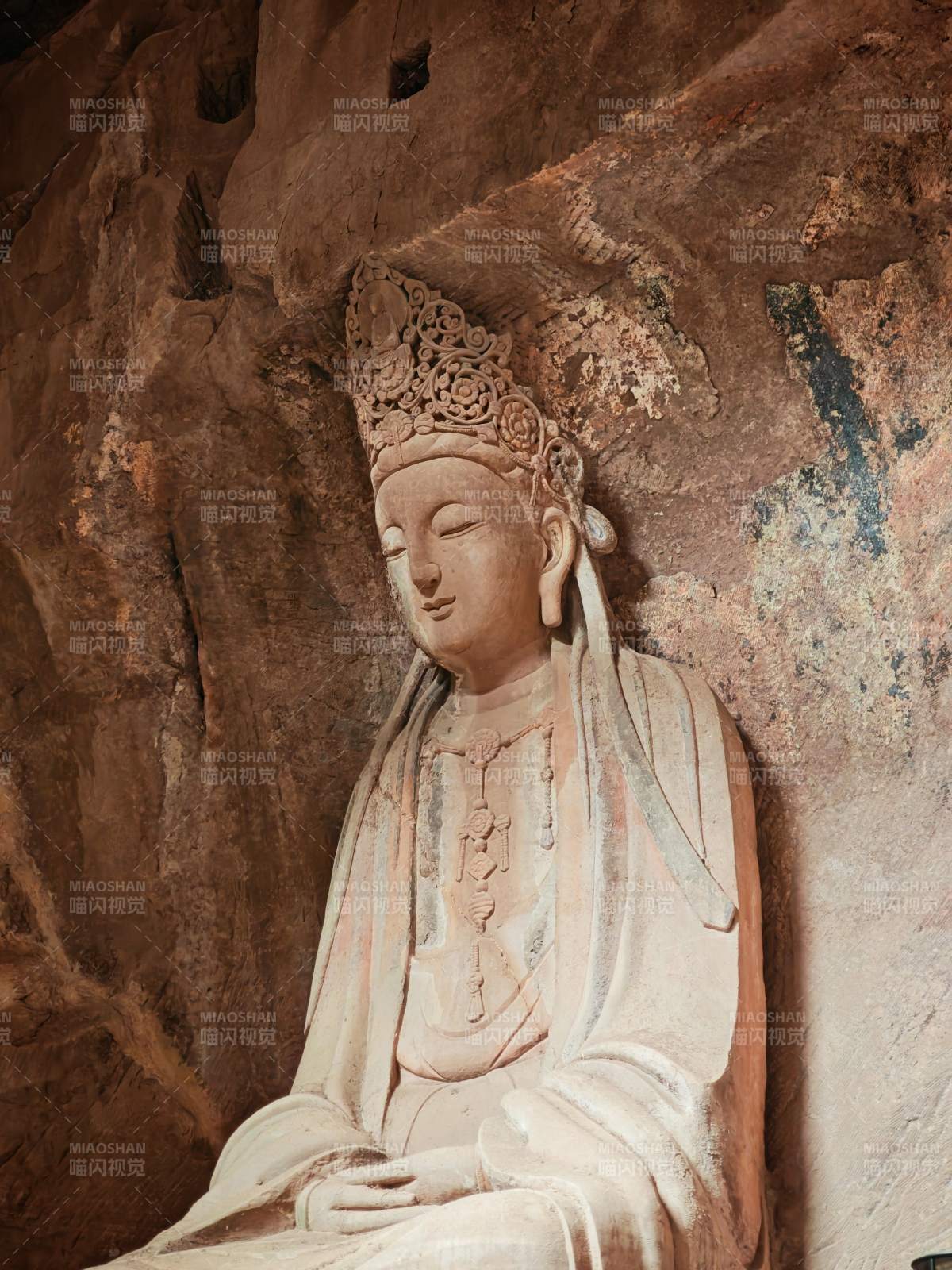石窟观音像 静谧庄严美。图片