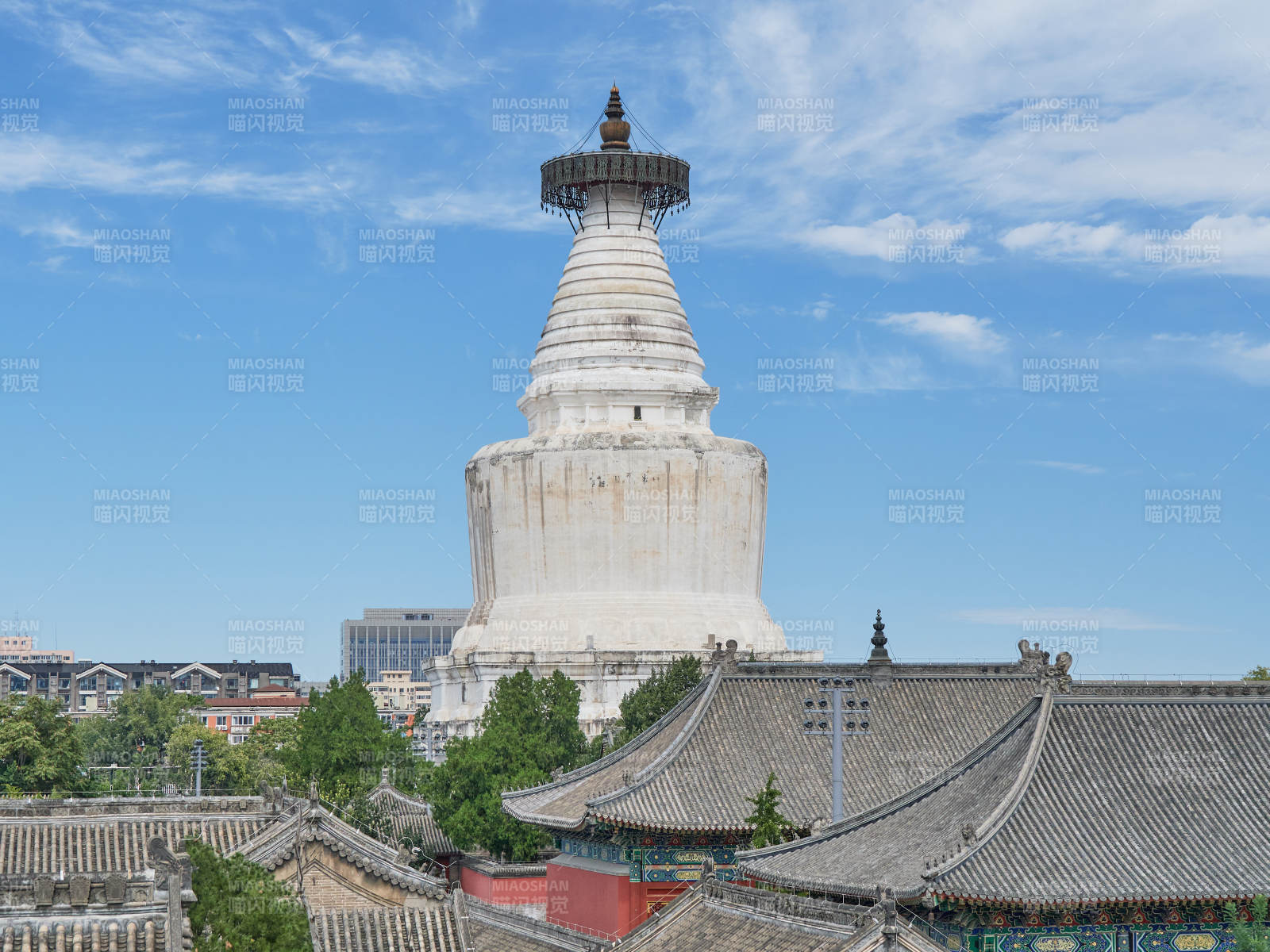 北京市西城区妙应寺白塔风光特写图片