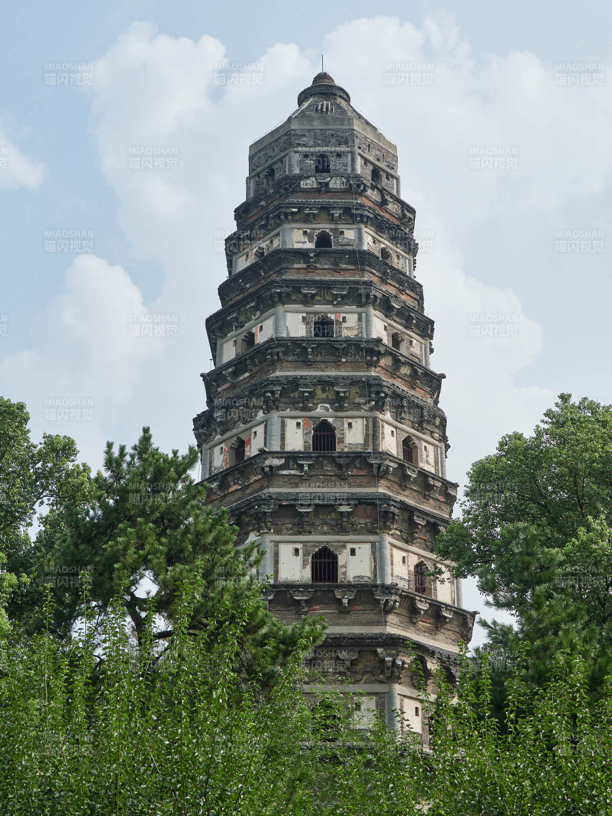 江南古建苏州云岩寺塔历史遗迹景观图片