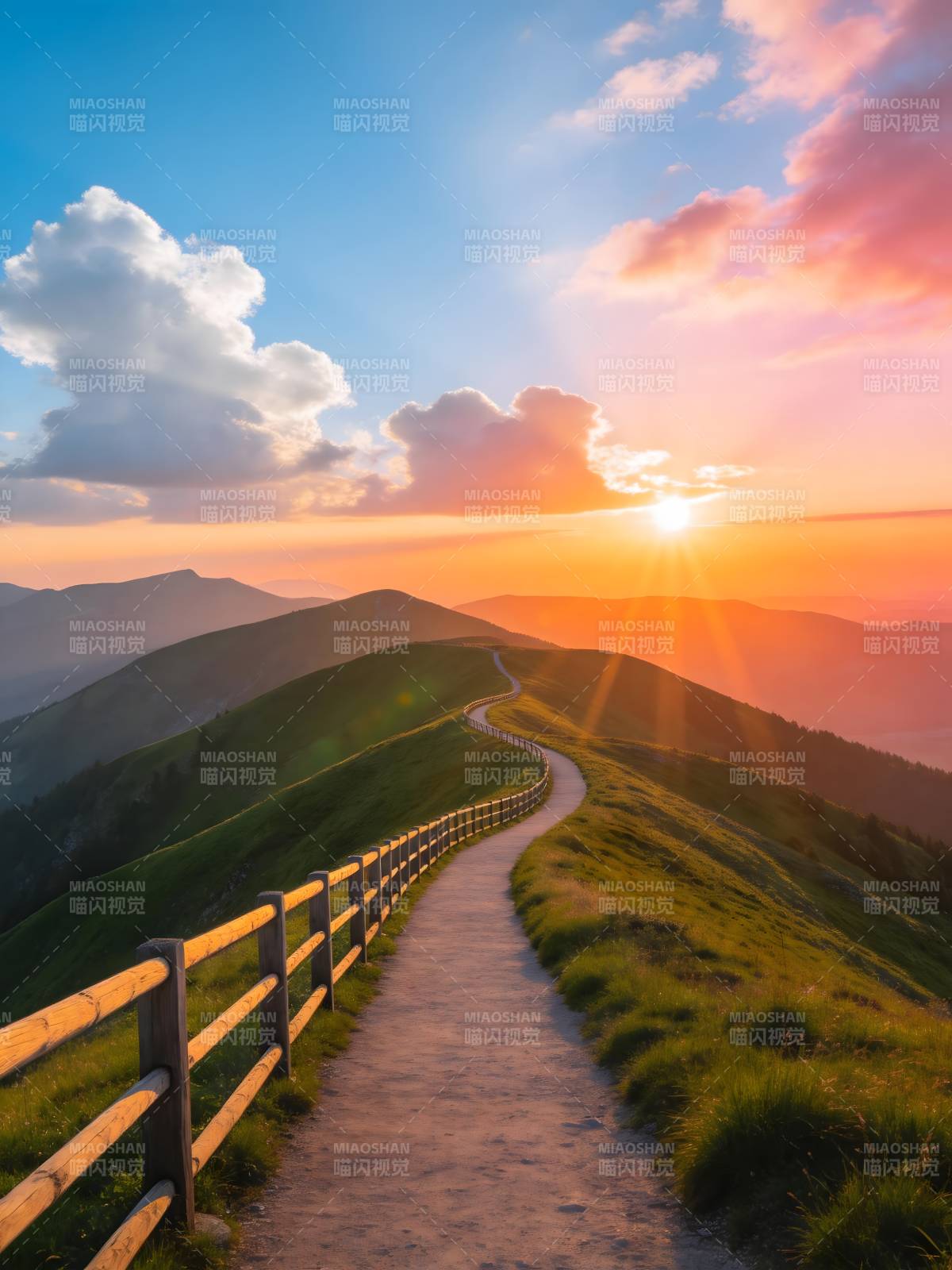 山径夕照 云霞满天路图片