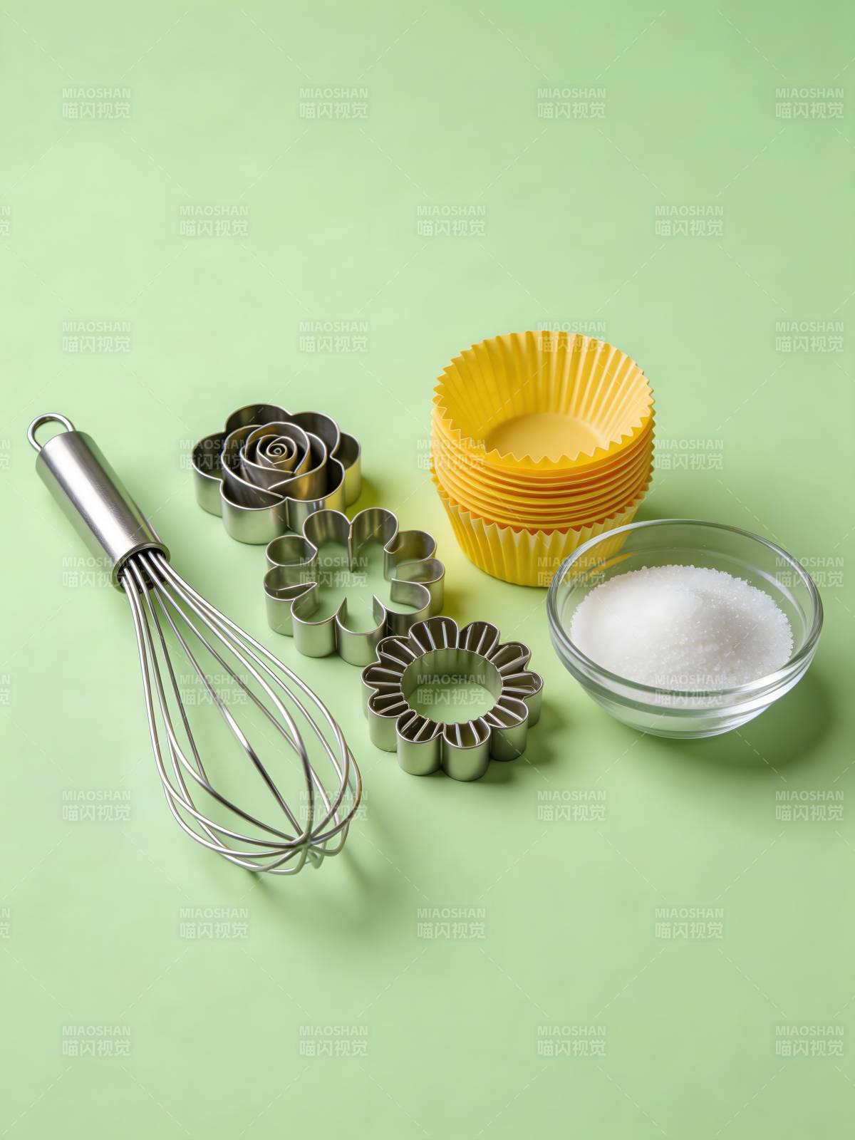 烘焙工具与糖粉静物图图片