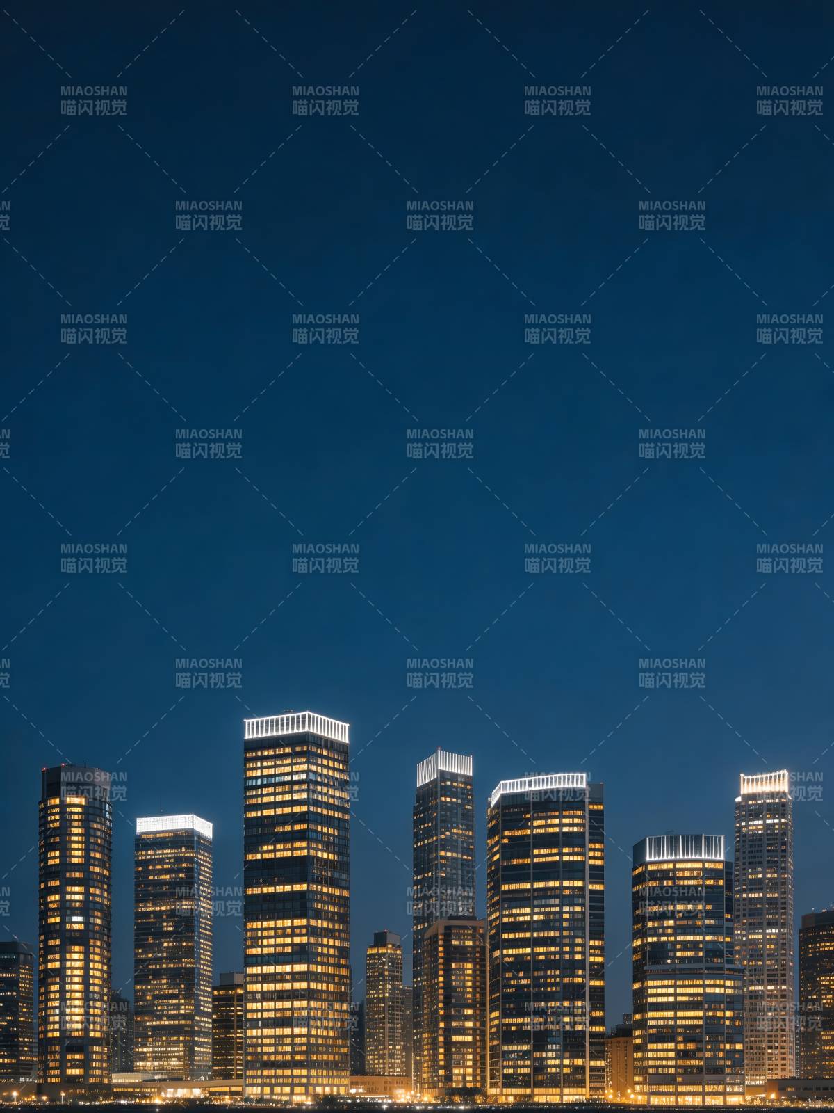 夜幕下的摩天楼群图片