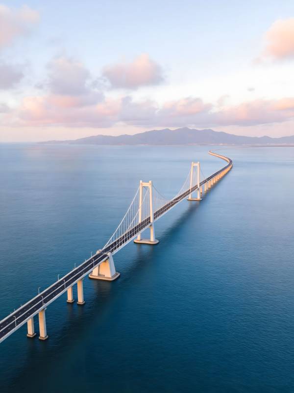 跨海长桥 直通远山云霞图片