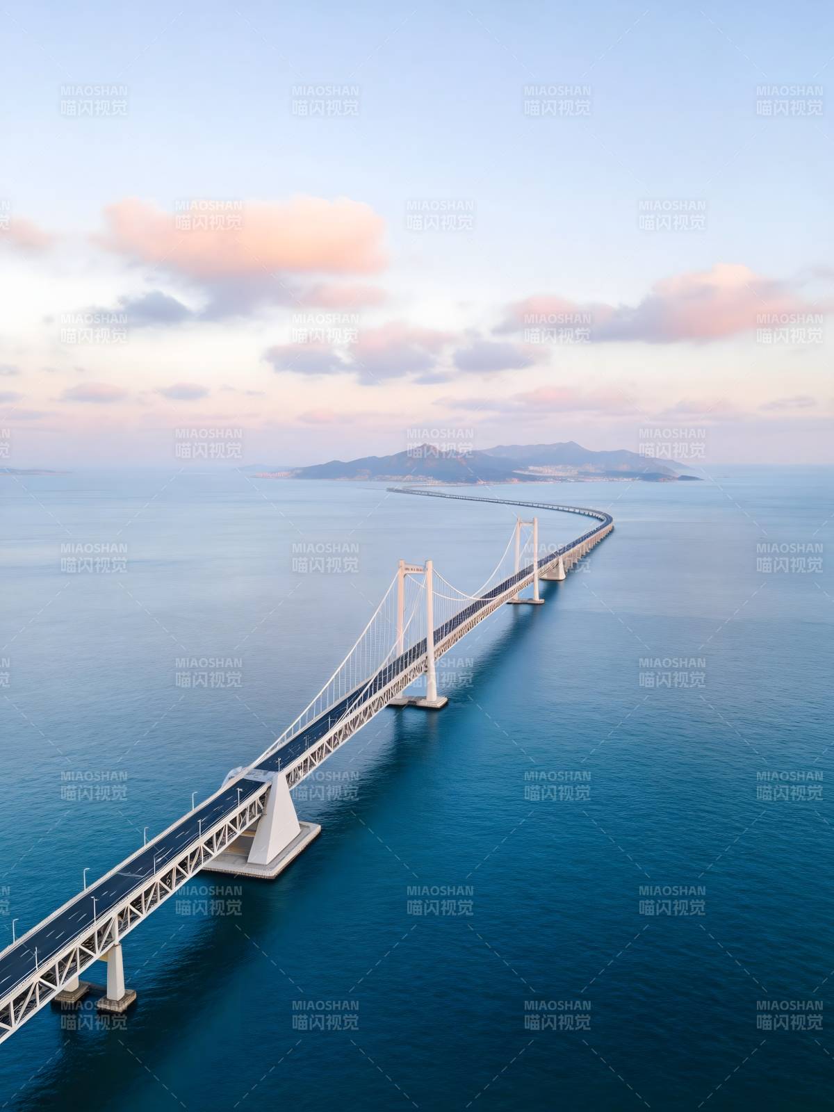海天长桥 直通远山图片