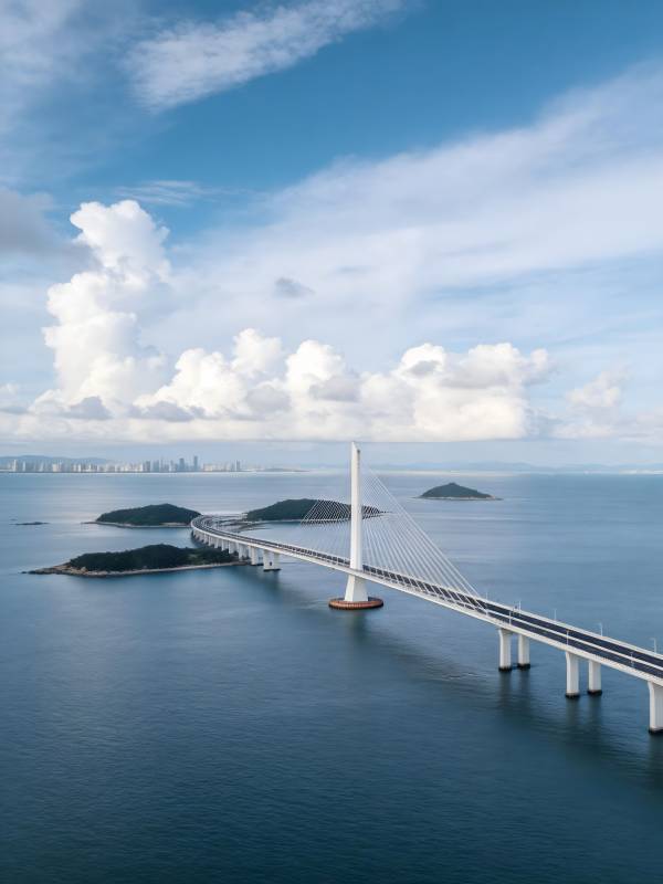 跨海大桥连通岛屿与城市图片