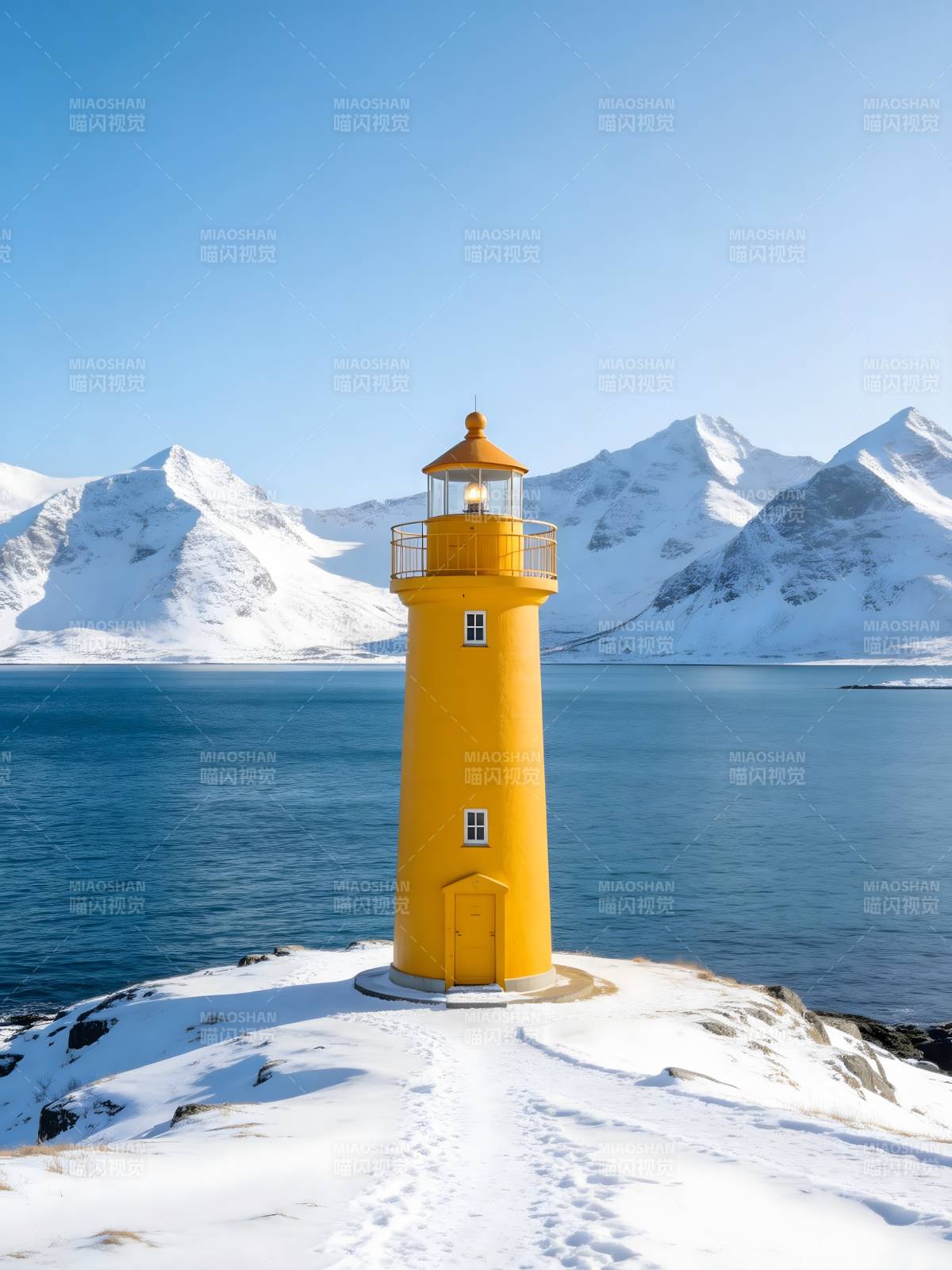 雪海黄塔映雪山图片