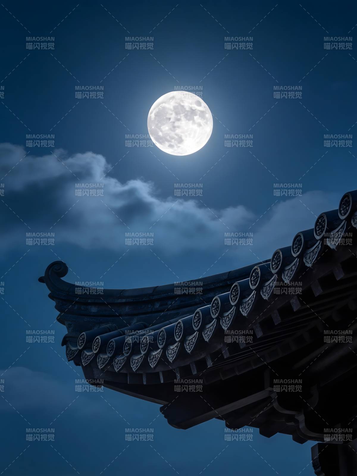 月照古檐 云影伴清辉图片