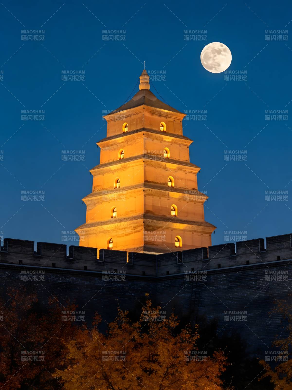 月照古塔 夜色温柔图片