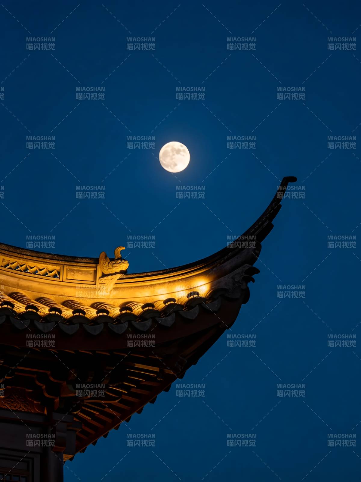 月照古檐 夜色如画图片