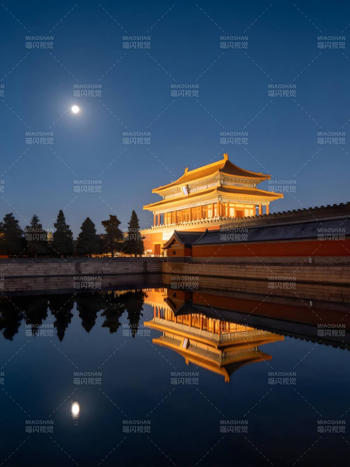 月映故宫 金楼倒影静图片