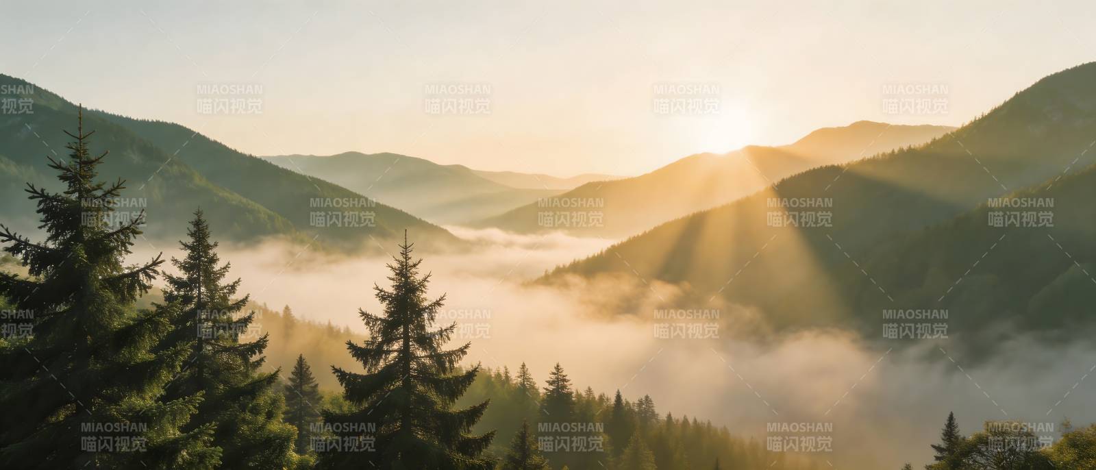 晨曦穿雾 山峦叠翠图片