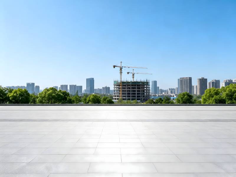 城市天际线与在建高楼图片
