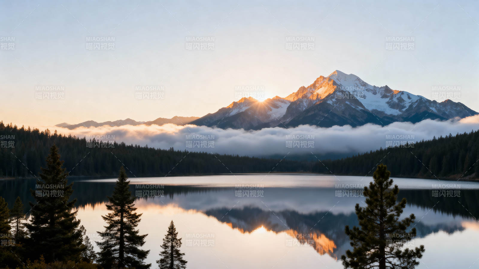 雪山映湖 晨光如画图片