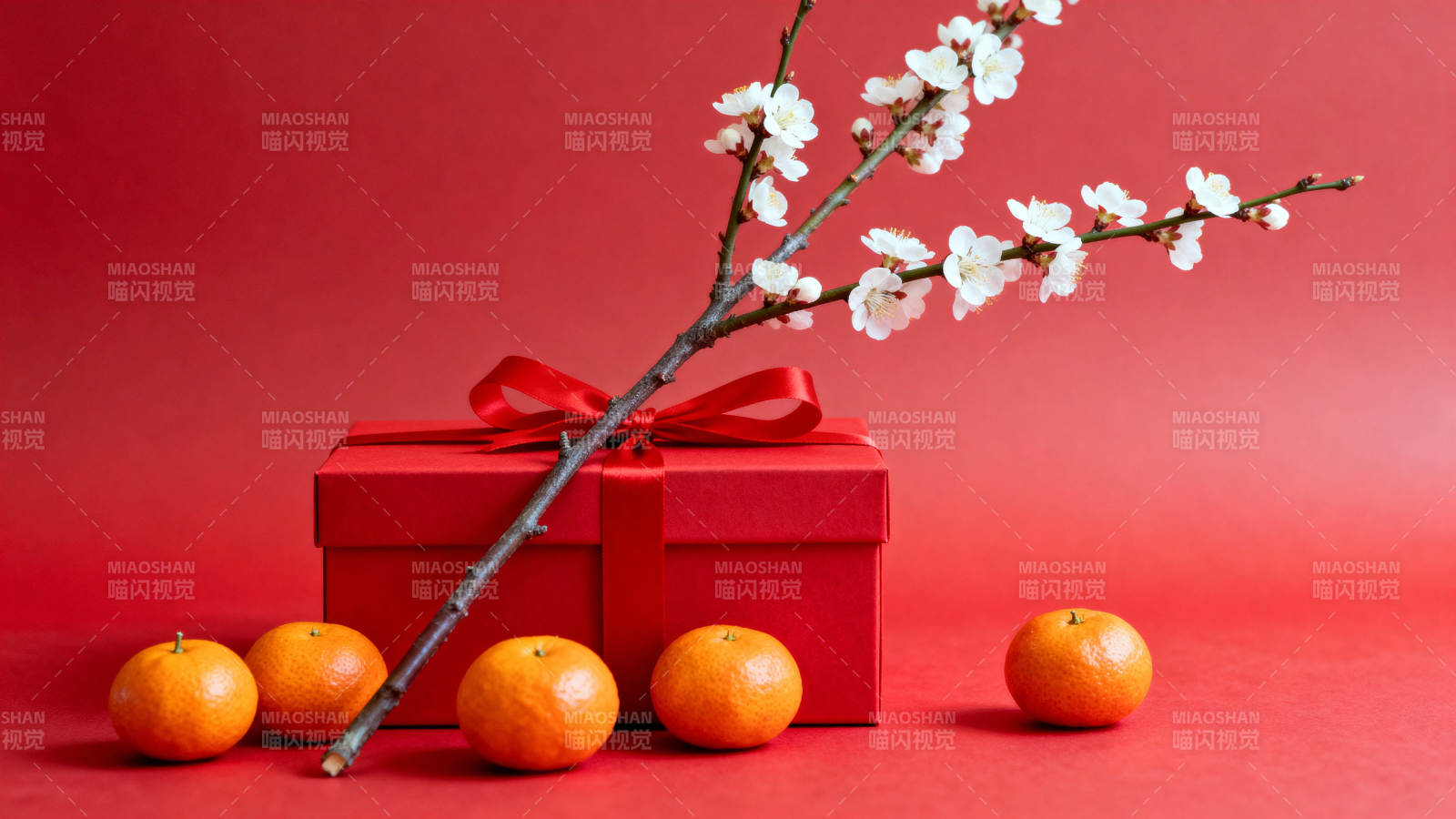 红礼梅枝橘 年味浓情暖图片