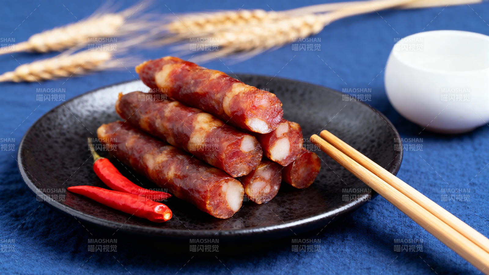 腊肠配辣椒 麦香佐酒肴图片