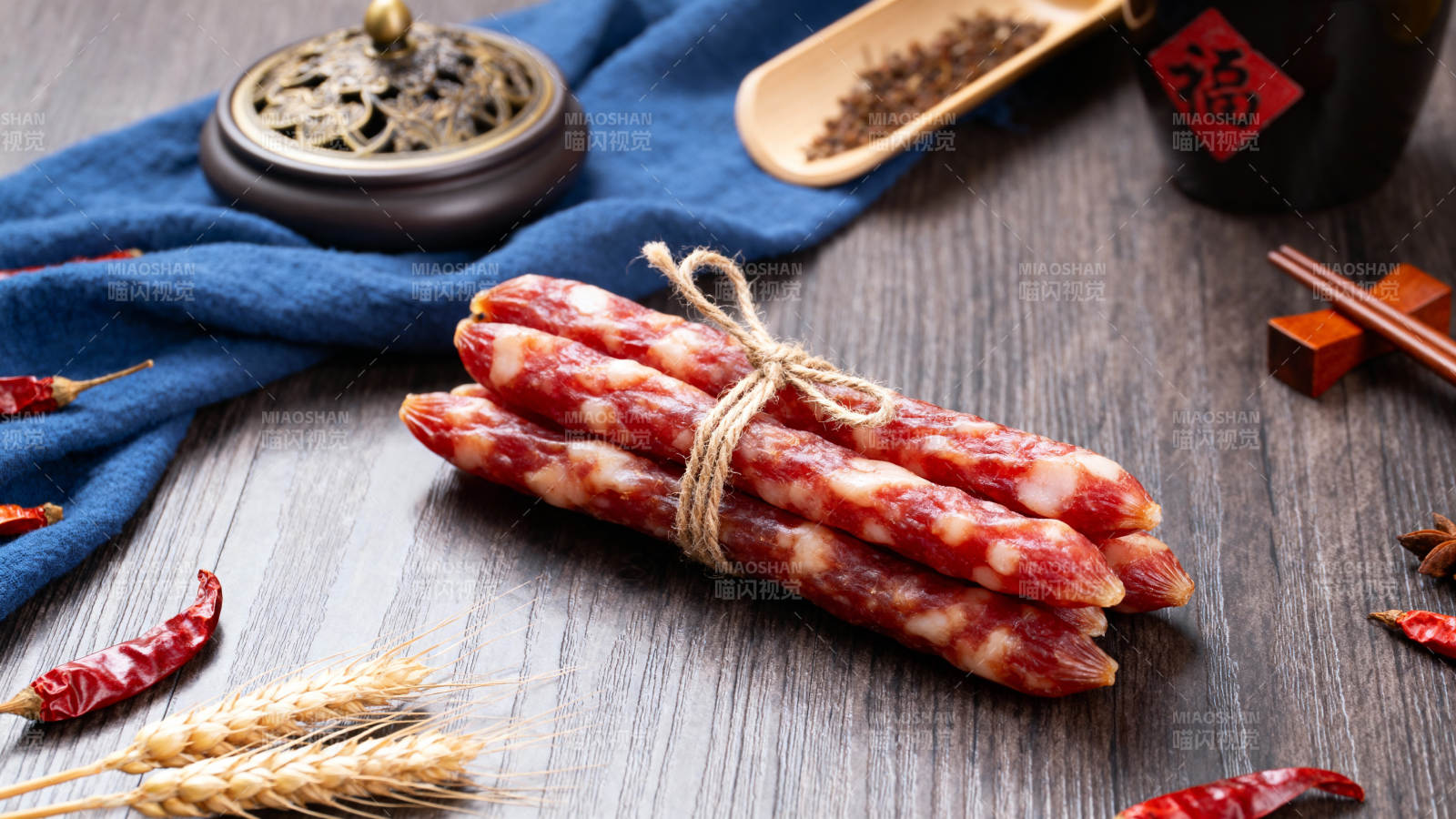 腊肠香飘 年味十足图片