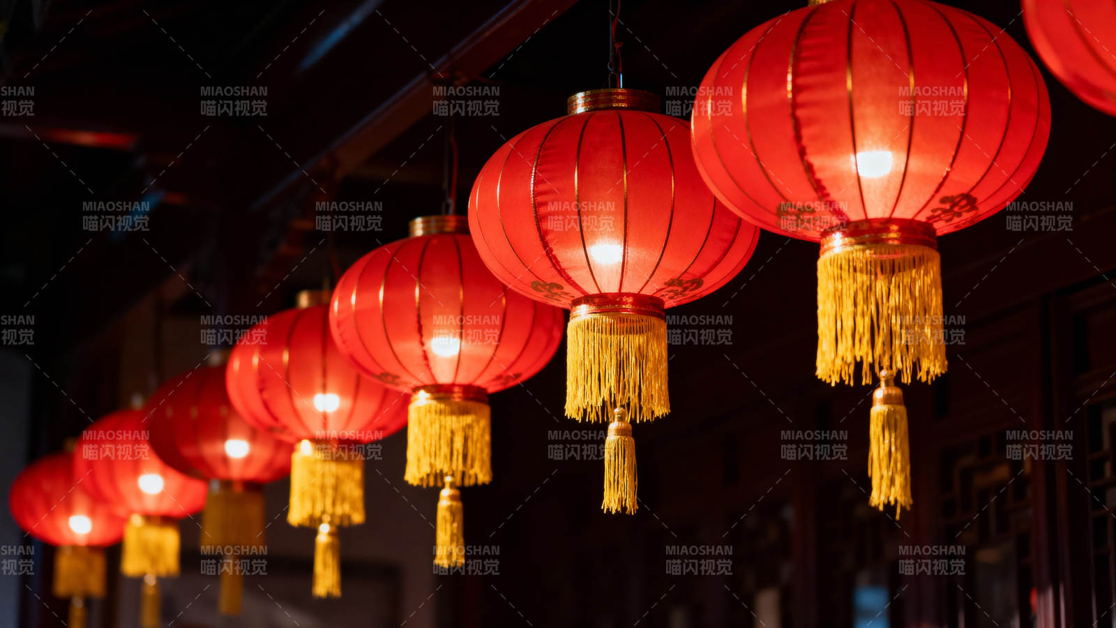 红灯笼高挂 喜庆迎新春图片