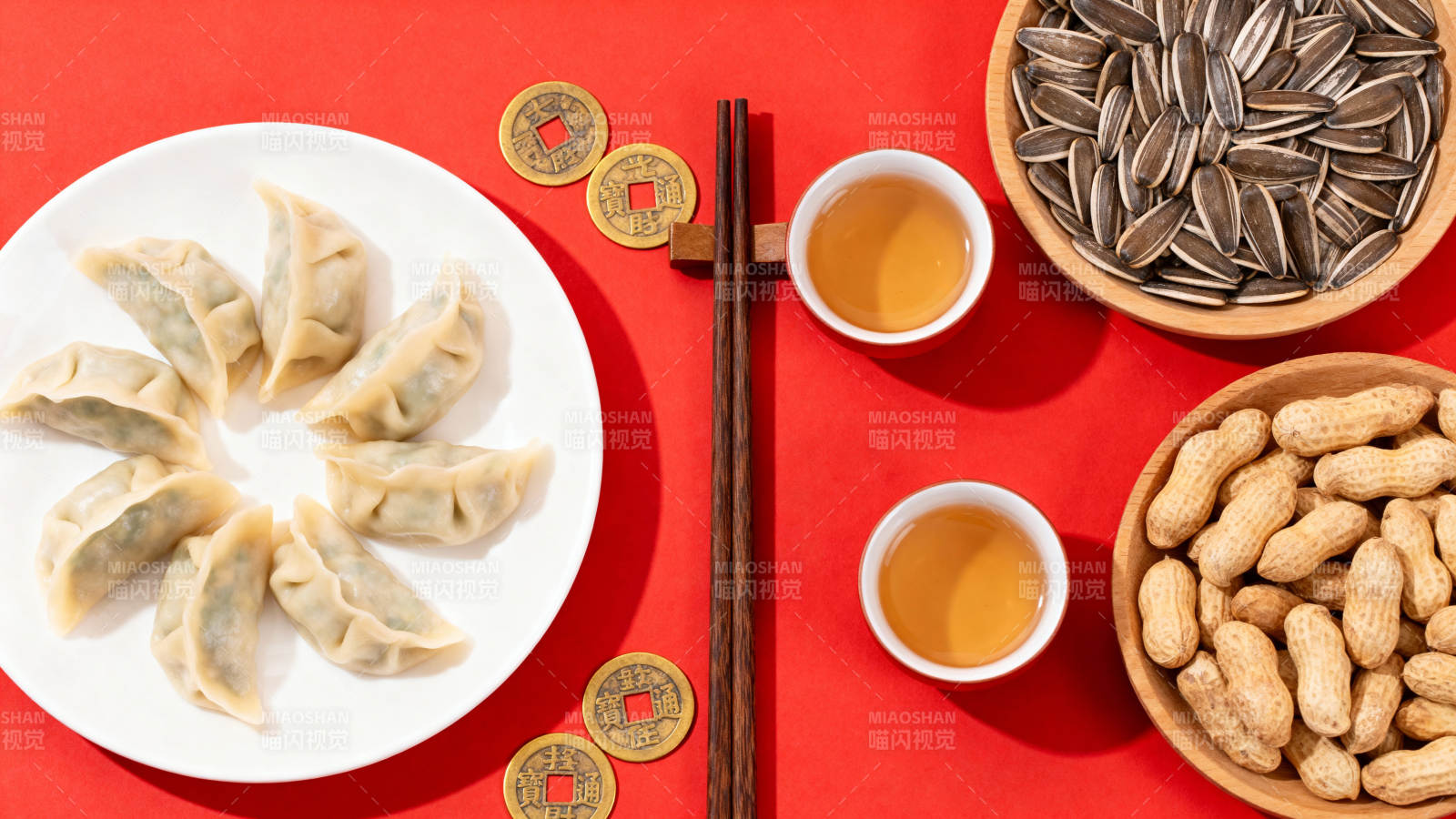 春节团圆宴 饺子坚果迎新年图片