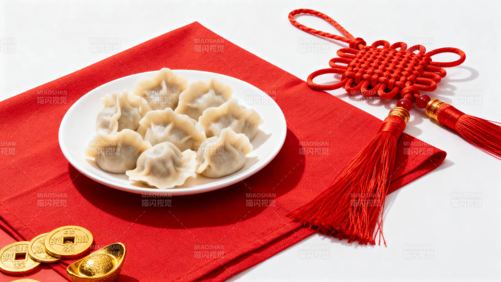 饺子配中国结 年味十足图片