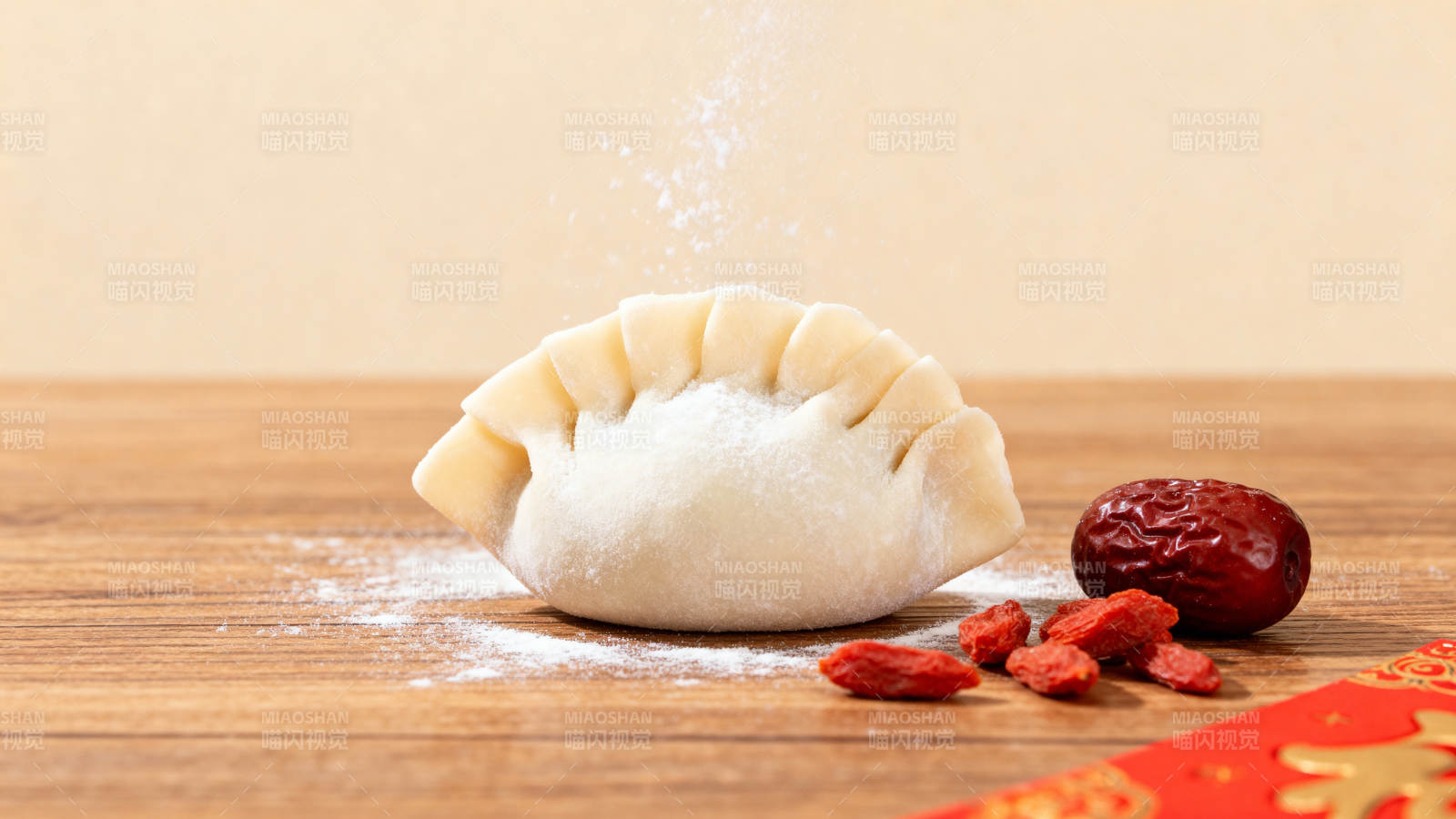 饺子配红枣枸杞 年味十足图片