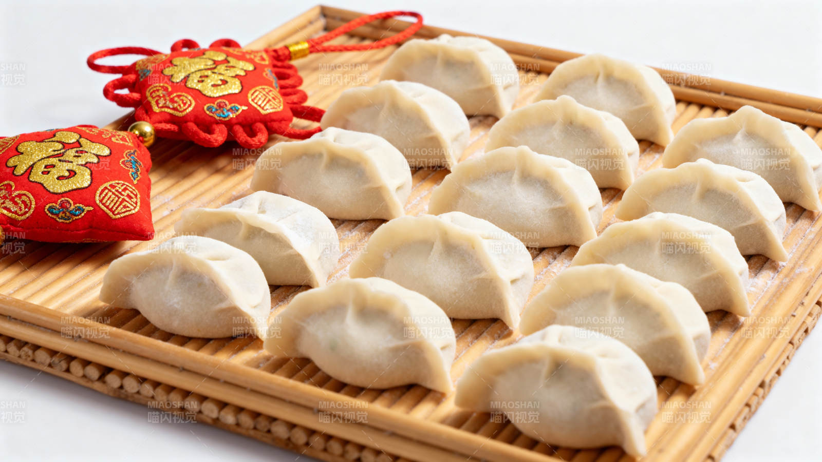 饺子配福袋 年味十足图片