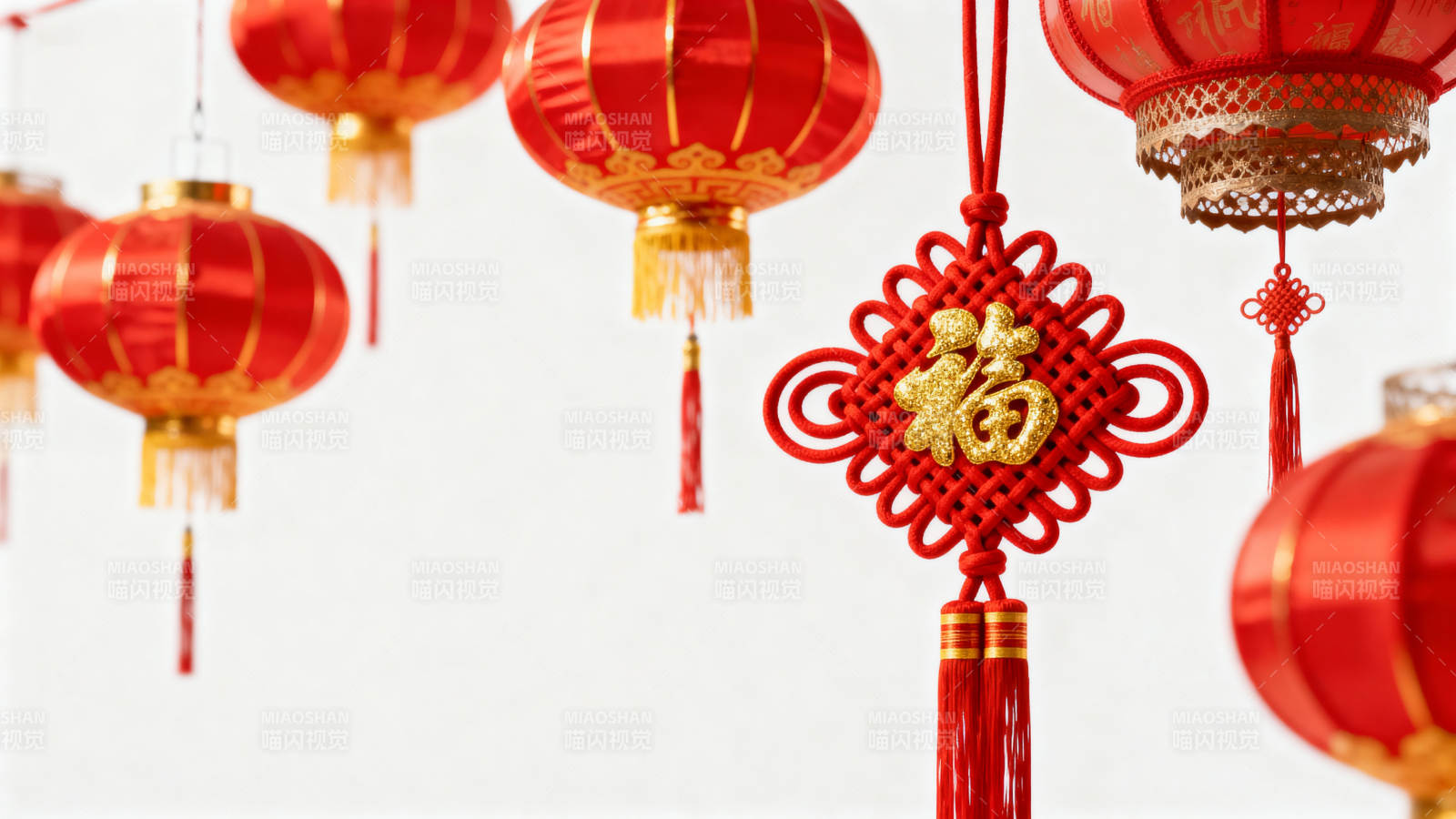 红灯笼与中国结迎新春图片