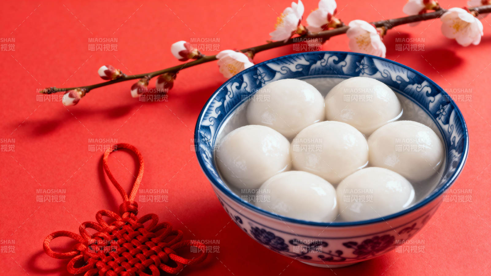 元宵汤圆配梅花中国结图片