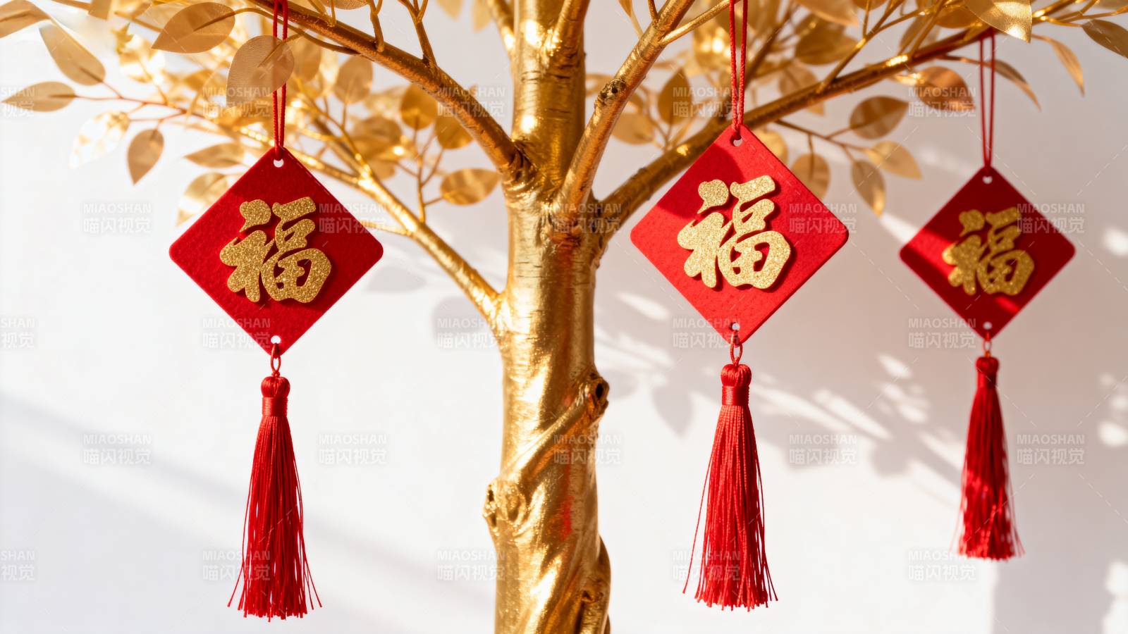 金树挂福迎新春图片