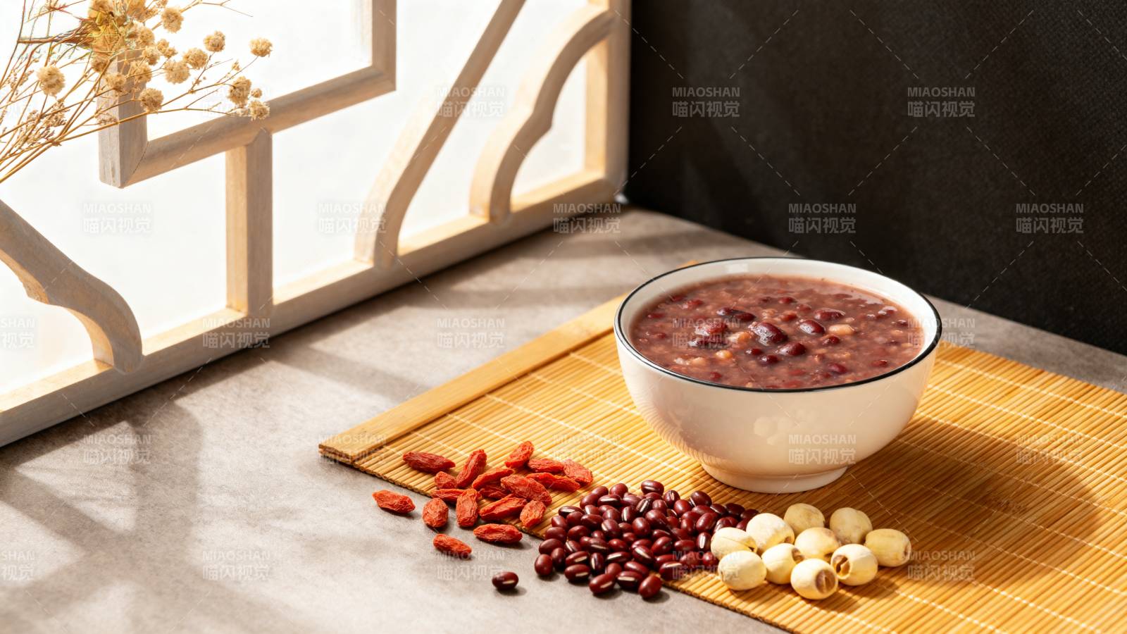 红豆莲子粥 养生暖胃佳品图片