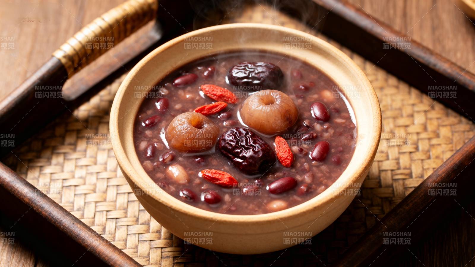 红豆桂圆红枣养生粥图片