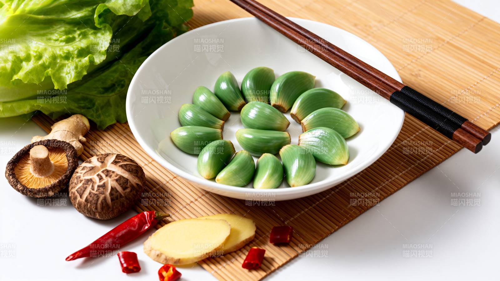 腊八蒜配香菇辣椒姜图片