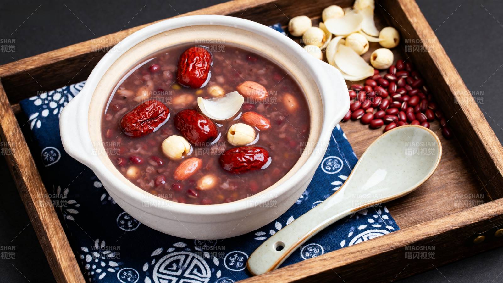 红枣莲子红豆粥图片