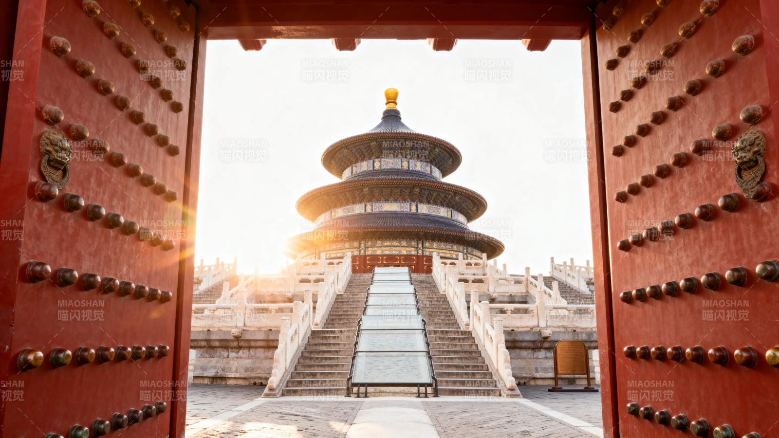 天坛祈年殿 红门映金顶图片