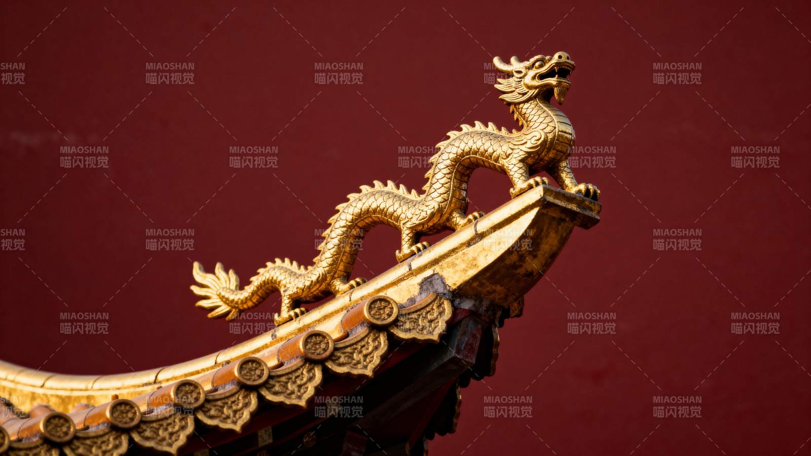 金龙腾跃古檐角图片