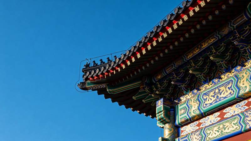 古建飞檐映蓝天图片