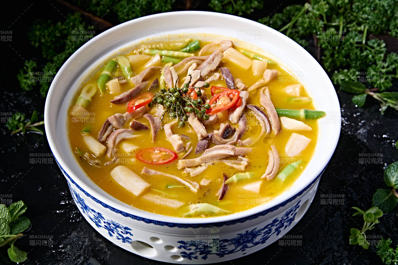 椒麻香辣酸汤鲜藕春笋牛肚条图片