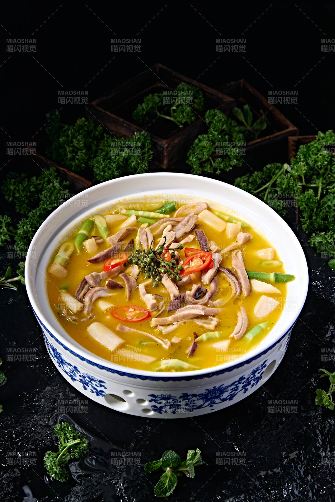椒麻香辣酸汤鲜藕春笋牛肚条图片