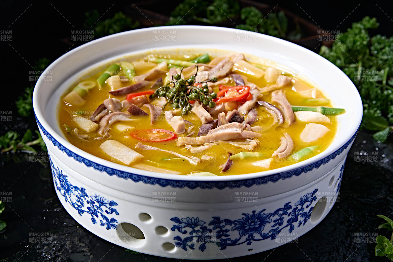 椒麻香辣酸汤鲜藕春笋牛肚条图片