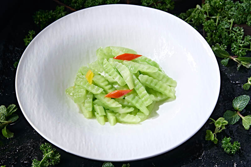 精美素食菜品彩椒烧莴笋块图片