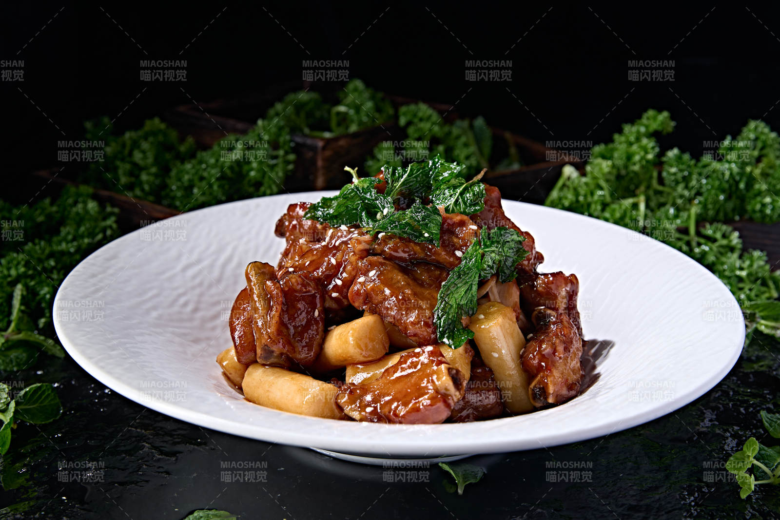 高端美食年糕薄荷叶烧猪小排骨图片