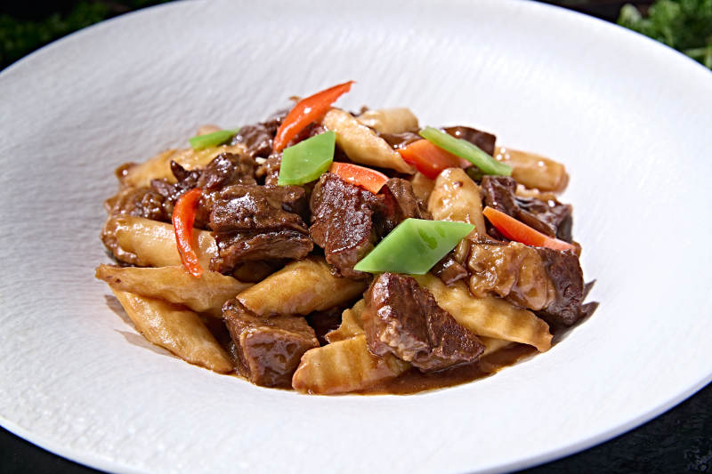美味中餐美食彩椒长山药烧牛腩肉图片