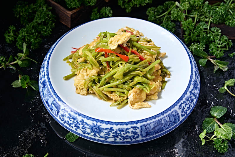 营养小炒柴鸡蛋彩椒炒鲜黄花菜图片