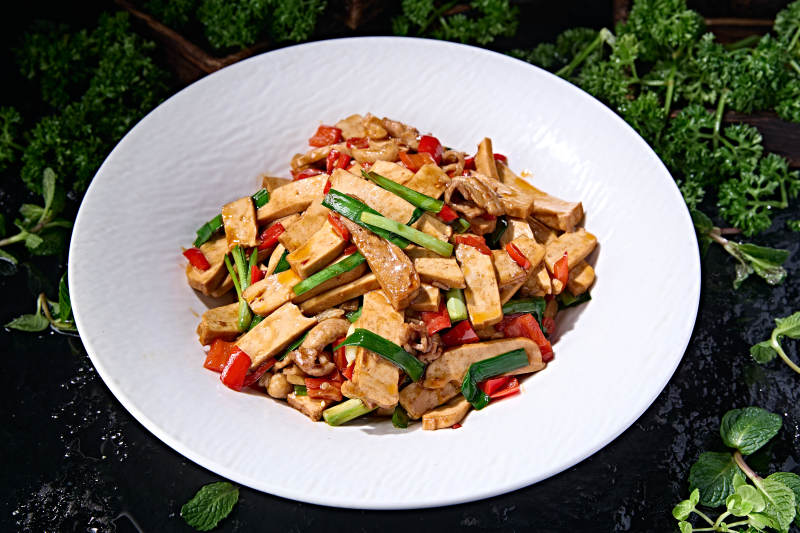 经典中餐小炒五花肉韭菜爆香干图片